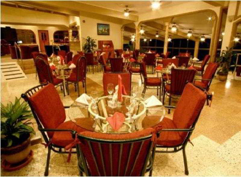 Las Cumbres Hotel & Water Park Panama City Restaurant billede
